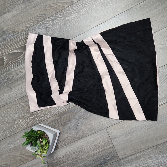 Strapless short black lace and tan dress Size 10 - Picture 2 of 7